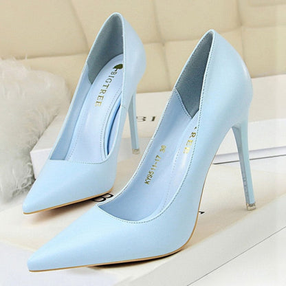 A Vintage Style Heels with Delicate Timeless Details