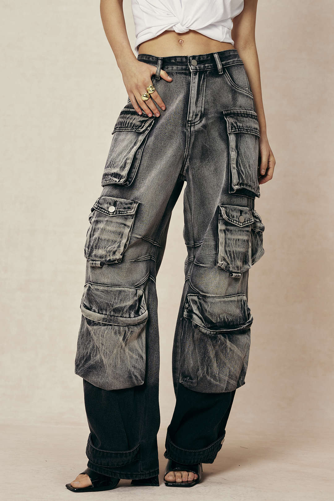 Well Tailored Pants with a Graceful Silhouette