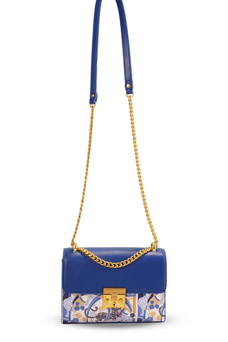 Polished Top with an Effortless Classic Look