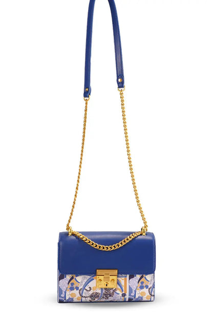 Polished Top with an Effortless Classic Look