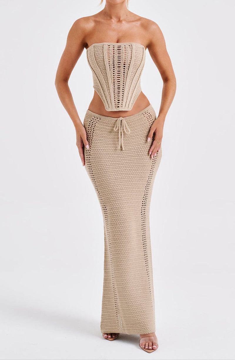 Effortlessly Elegant Garment with a Timeless Design