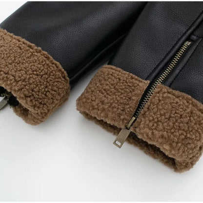 Effortlessly Elegant Jacket with a Timeless Design