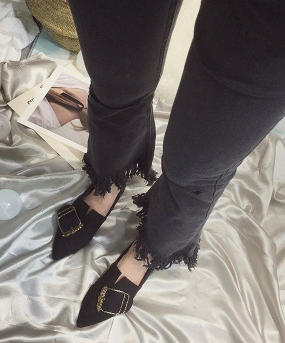 Effortlessly Elegant Shoes with a Timeless Design