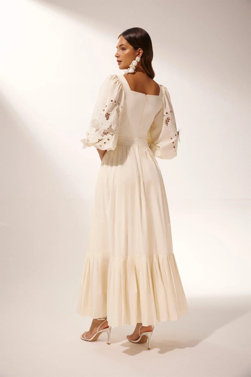 Beautifully Finished Dress in a Timeless Design