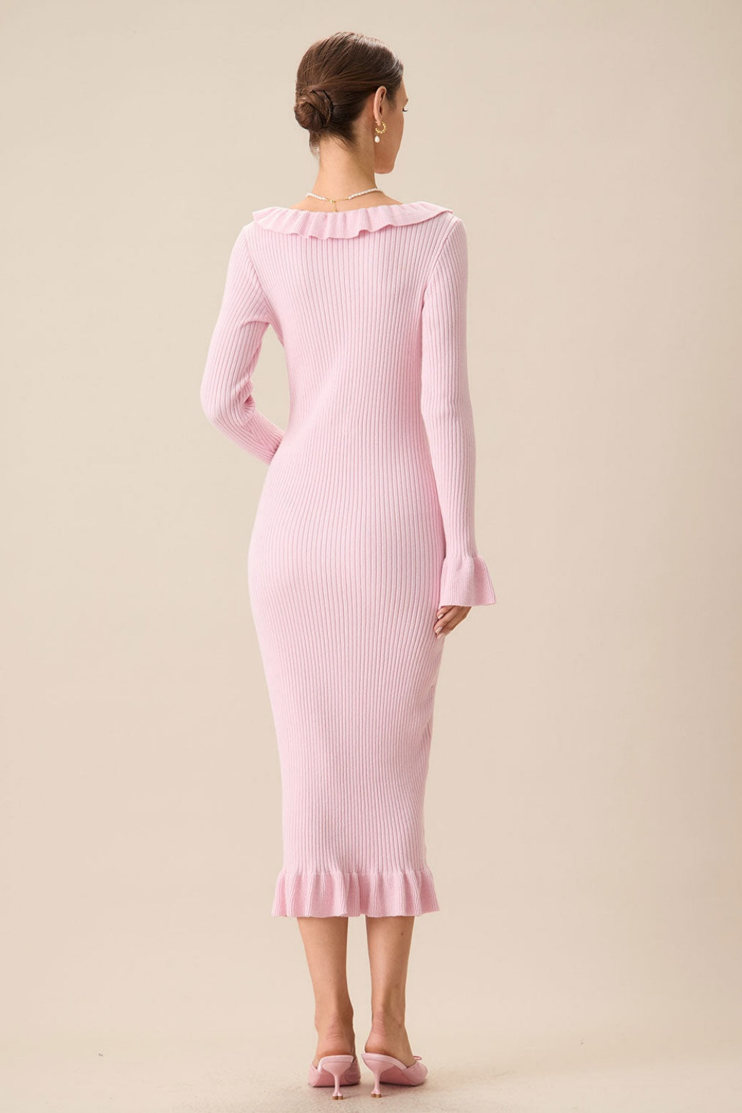 Well Tailored Dress with a Graceful Silhouette