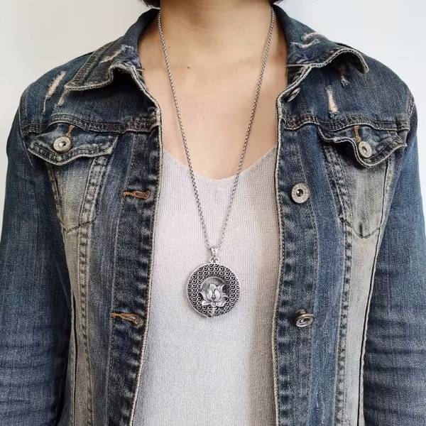 Gracefully Styled Garment for Any Occasion