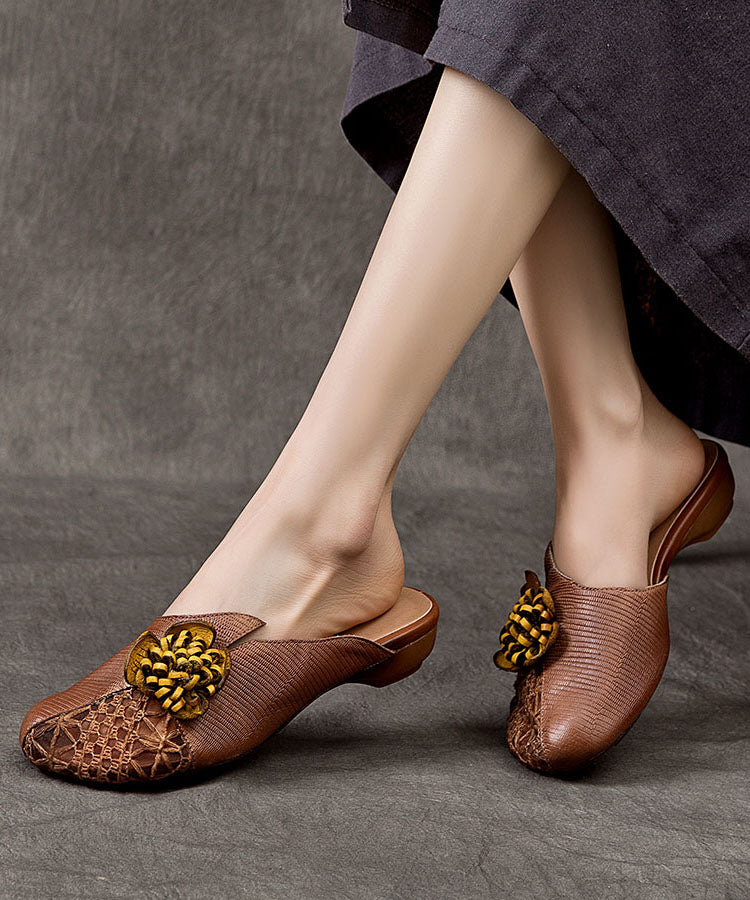 Well Tailored Sandals with a Graceful Silhouette