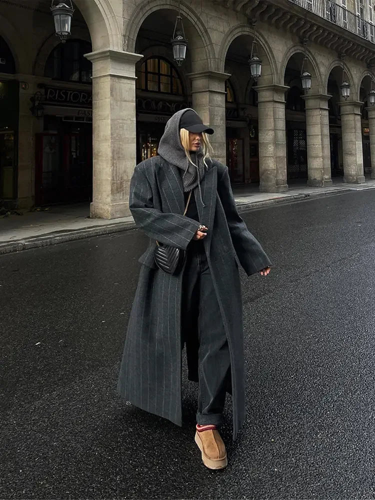 Effortlessly Elegant Coat with a Timeless Design