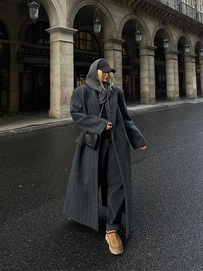 Effortlessly Elegant Coat with a Timeless Design