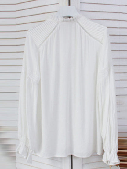 Well Tailored Blouse with a Graceful Silhouette