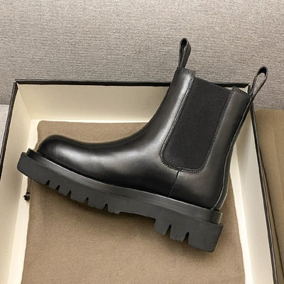 Well Tailored Boots with a Graceful Silhouette