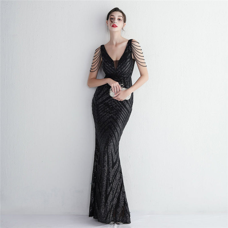 Beautifully Finished Dress in a Timeless Design