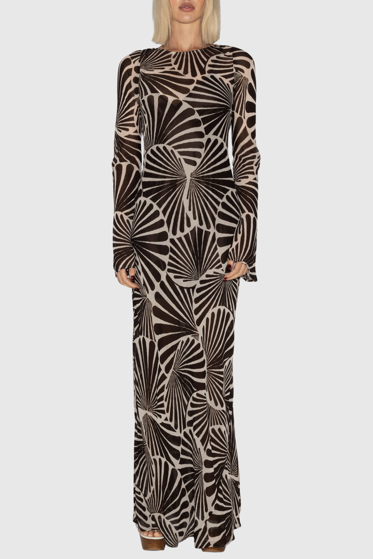 Effortlessly Elegant Dress with a Timeless Design
