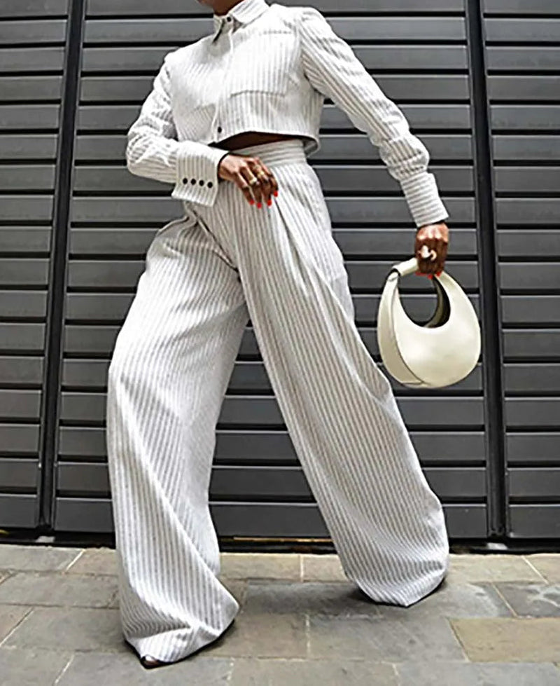 Effortlessly Elegant Pants with a Timeless Design