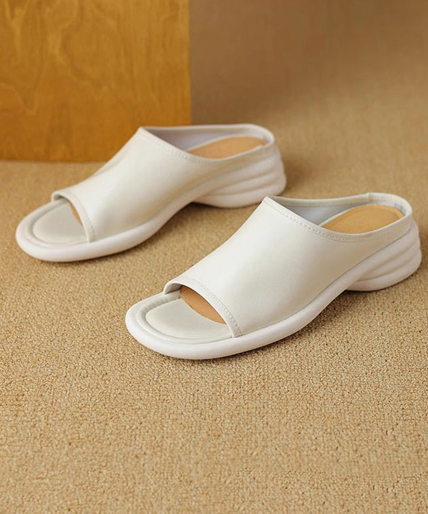 Well Tailored Sandals with a Graceful Silhouette
