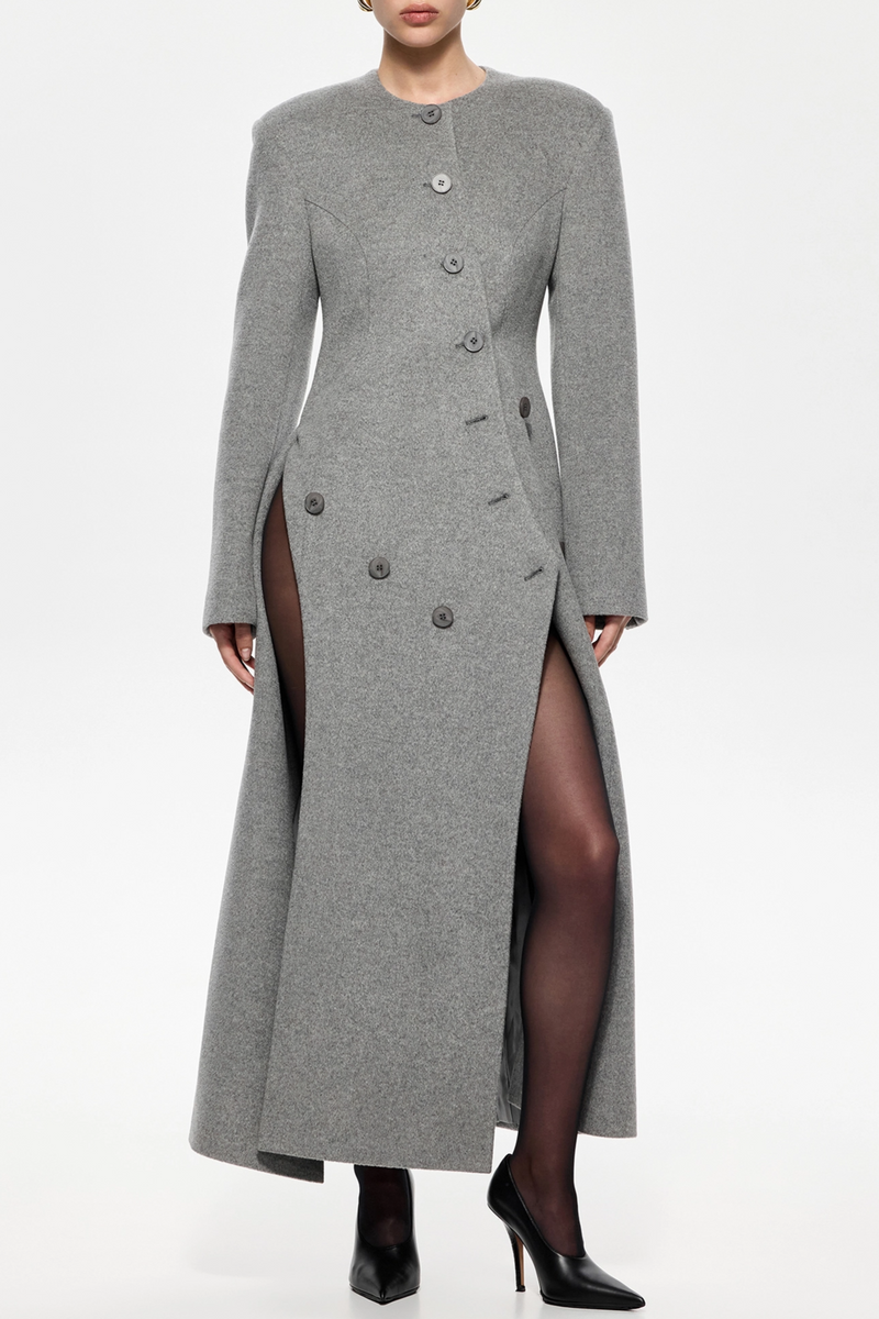 Well Tailored Coat with a Graceful Silhouette