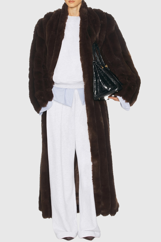 Well Tailored Coat with a Graceful Silhouette