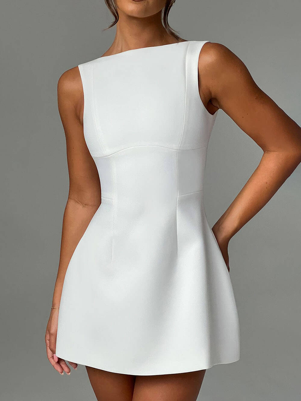 Beautifully Finished Dress in a Timeless Design