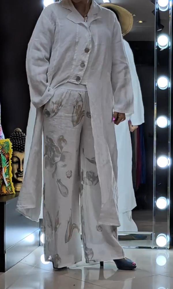 Well Tailored Blouse with a Graceful Silhouette