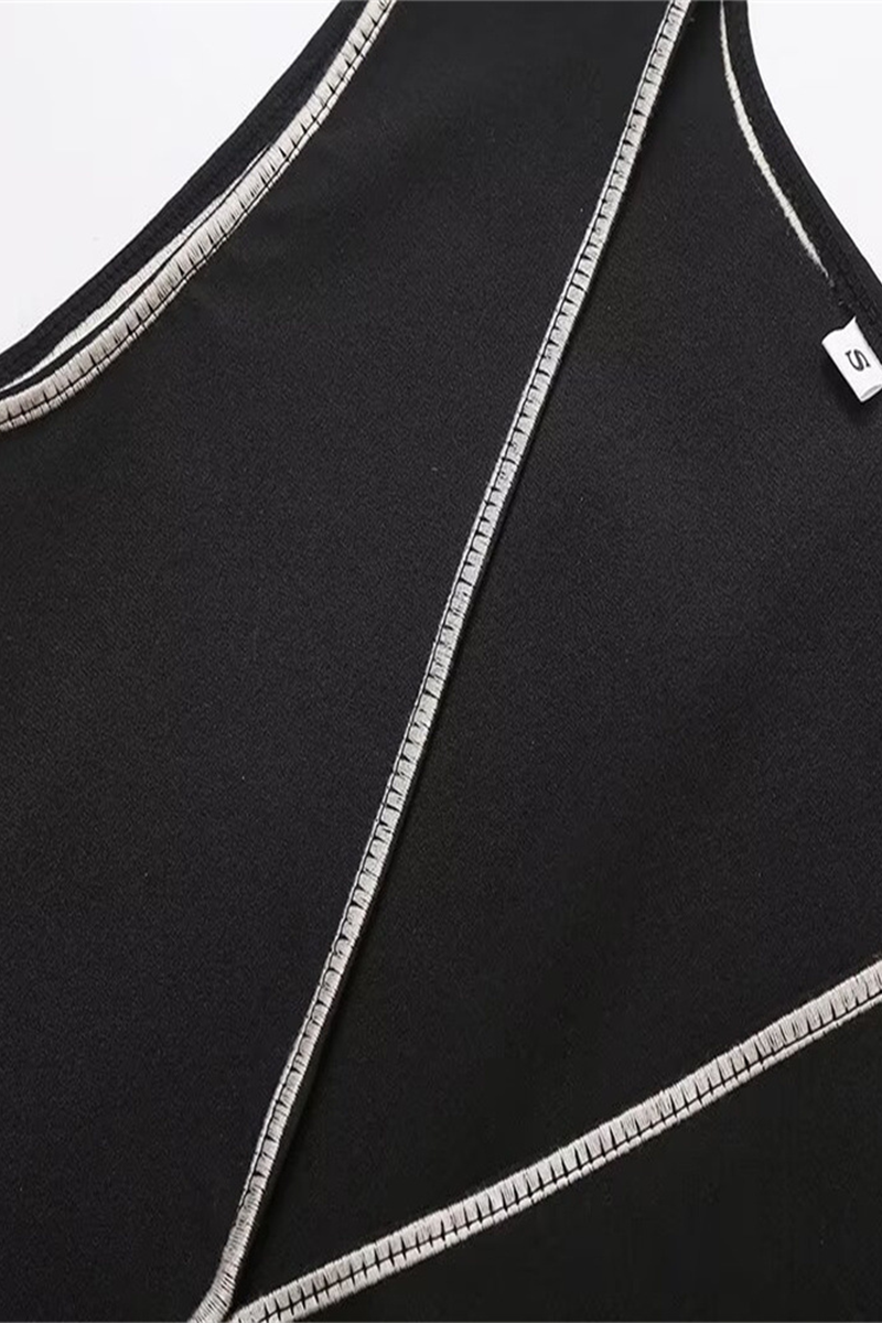 Effortlessly Elegant Garment with a Timeless Design