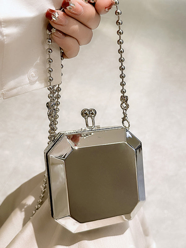 Well Tailored Bag with a Graceful Silhouette