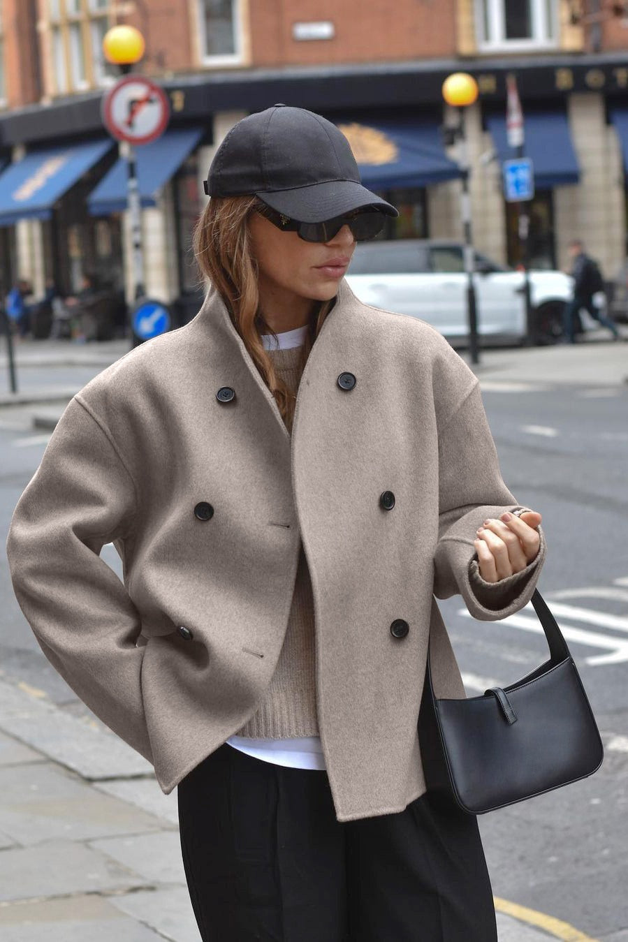 Well Tailored Coat with a Graceful Silhouette