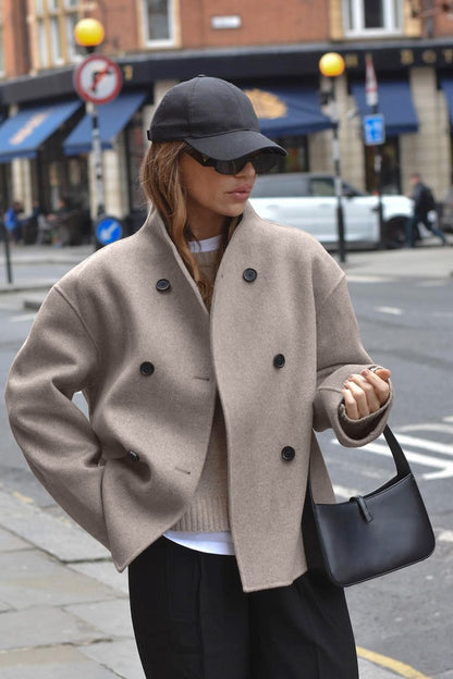 Well Tailored Coat with a Graceful Silhouette