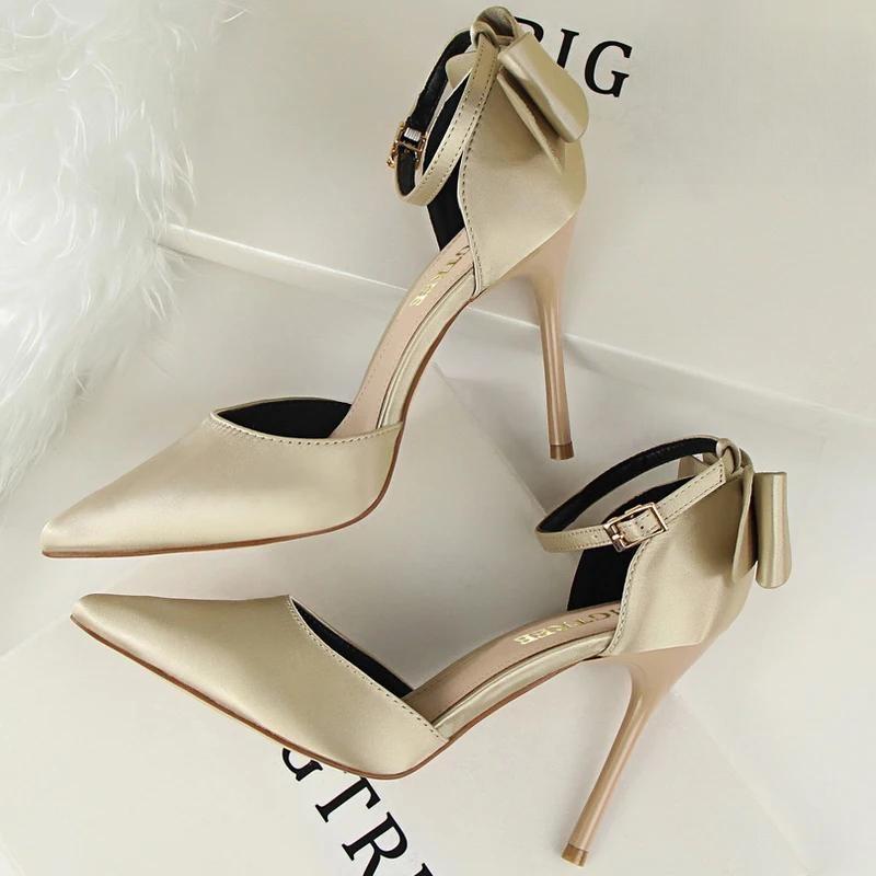 A Vintage Style Heels with Delicate Timeless Details