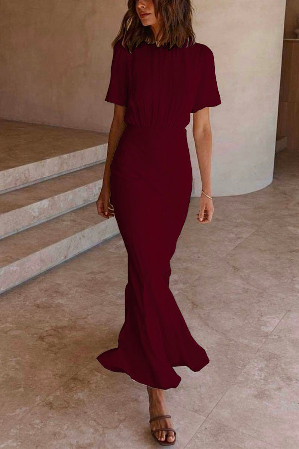 Beautifully Finished Dress in a Timeless Design