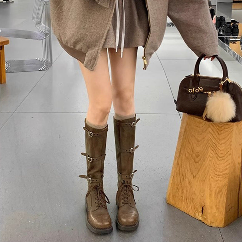 Effortlessly Elegant Boots with a Timeless Design