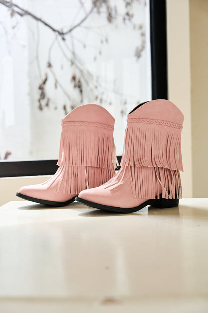 Well Tailored Boots with a Graceful Silhouette
