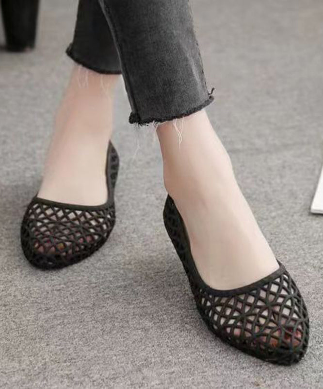 Well Tailored Sandals with a Graceful Silhouette