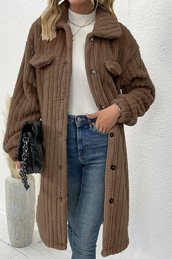 Well Tailored Coat with a Graceful Silhouette