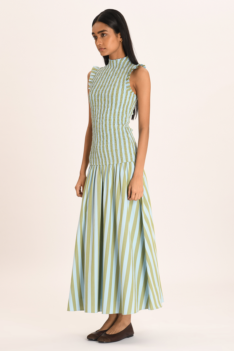 Well Tailored Dress with a Graceful Silhouette