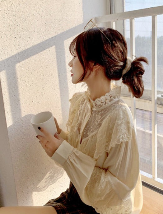 Effortlessly Elegant Blouse with a Timeless Design