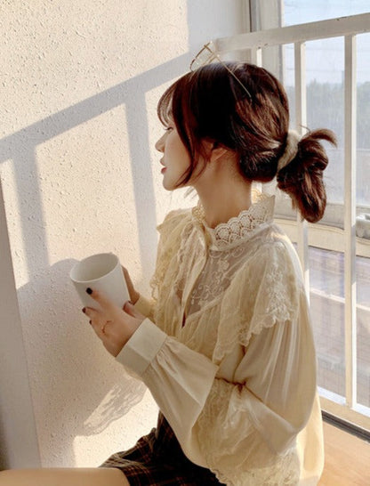 Effortlessly Elegant Blouse with a Timeless Design