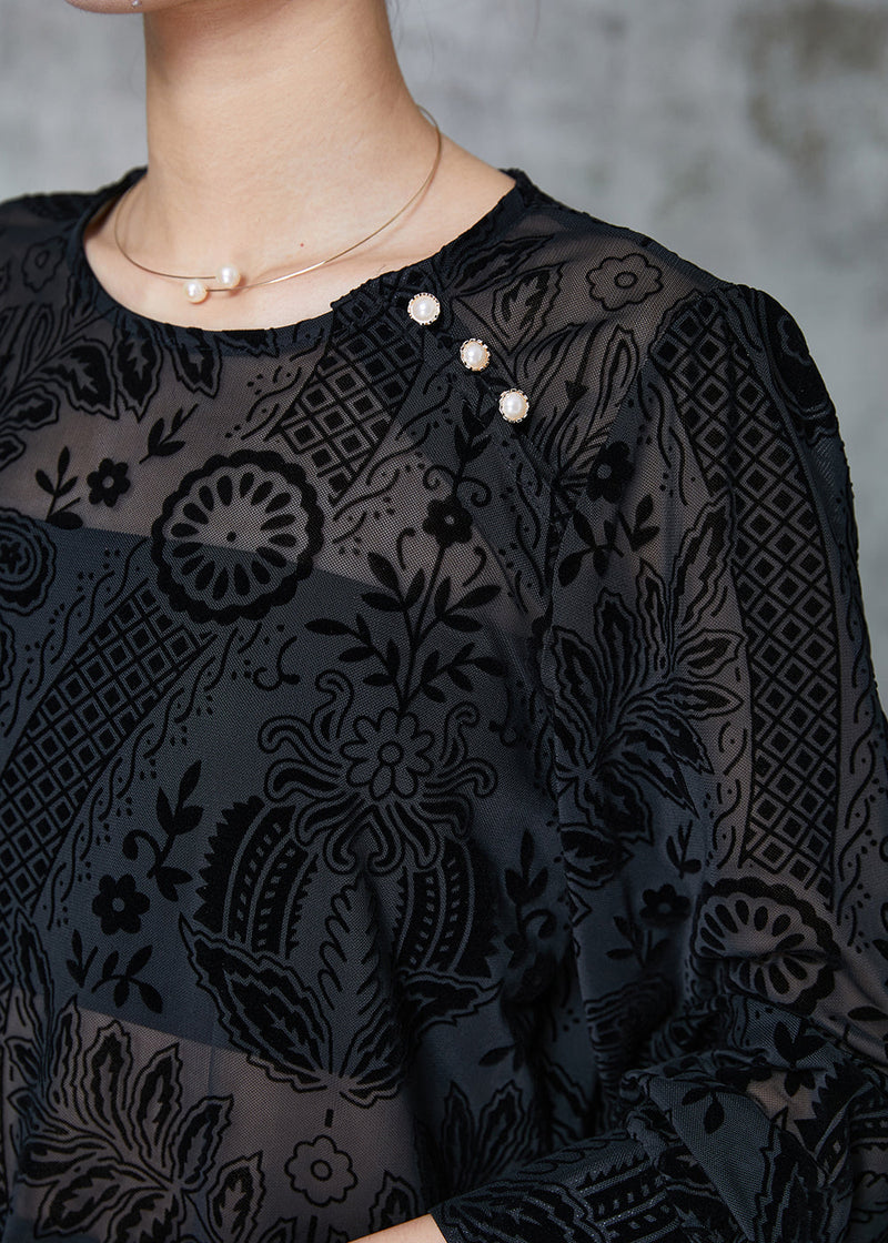 Well Tailored Top with a Graceful Silhouette