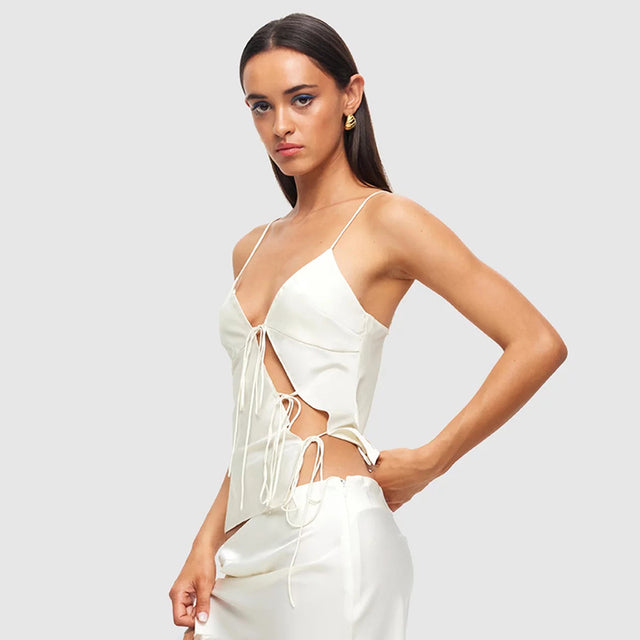 Well Tailored Top with a Graceful Silhouette