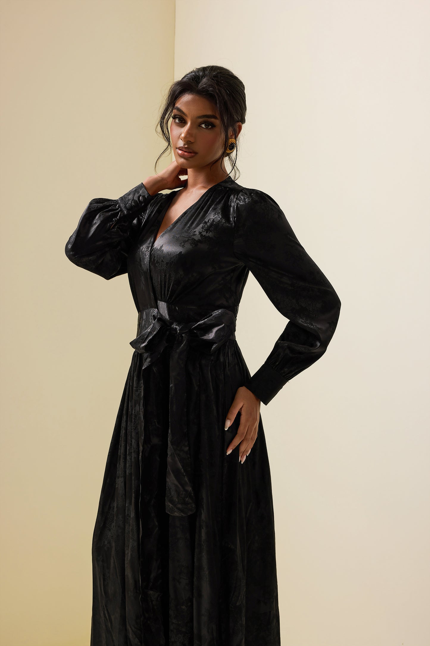Effortlessly Elegant Dress with a Timeless Design