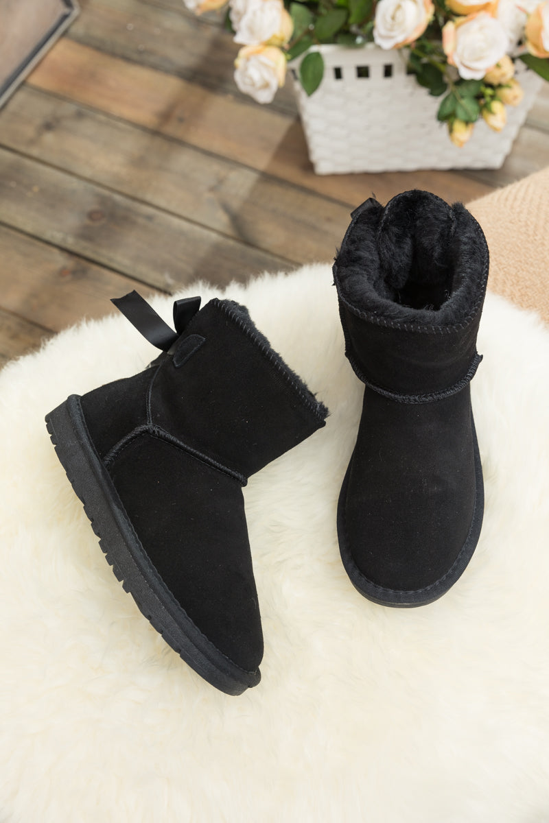 Polished Boots with an Effortless Classic Look
