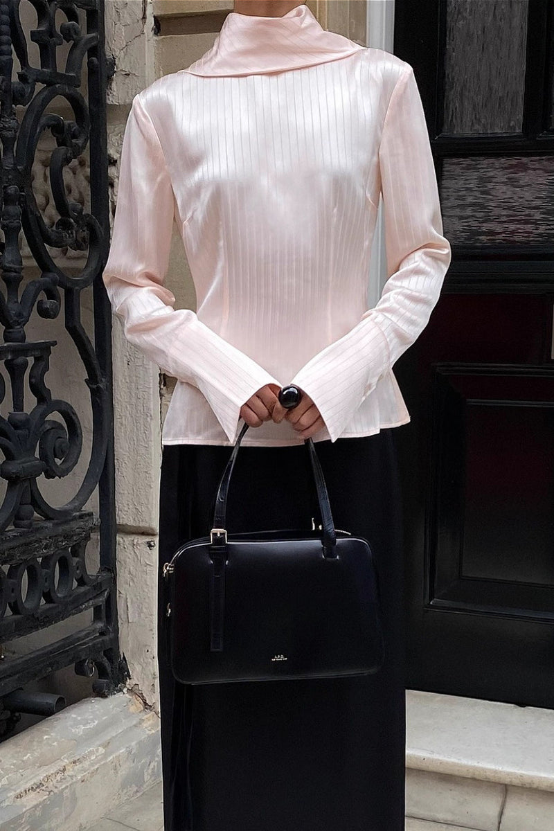 Effortlessly Elegant Blouse with a Timeless Design