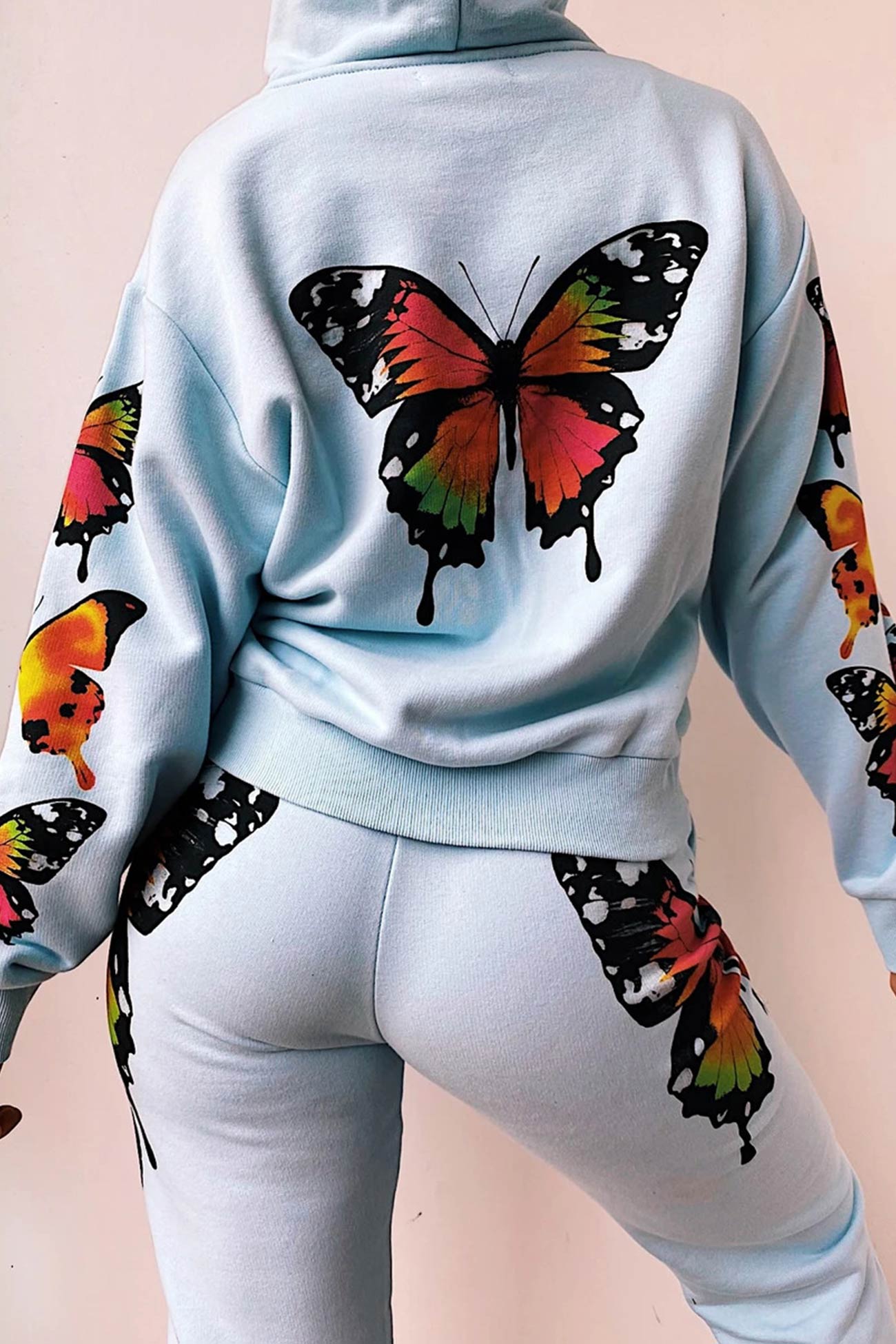 Well Tailored Pants with a Graceful Silhouette
