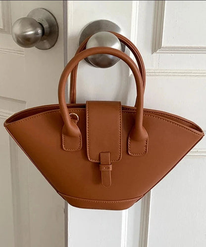 Sophisticated Bag with a Clean Classic Look