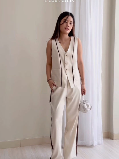 Effortlessly Elegant Pants with a Timeless Design