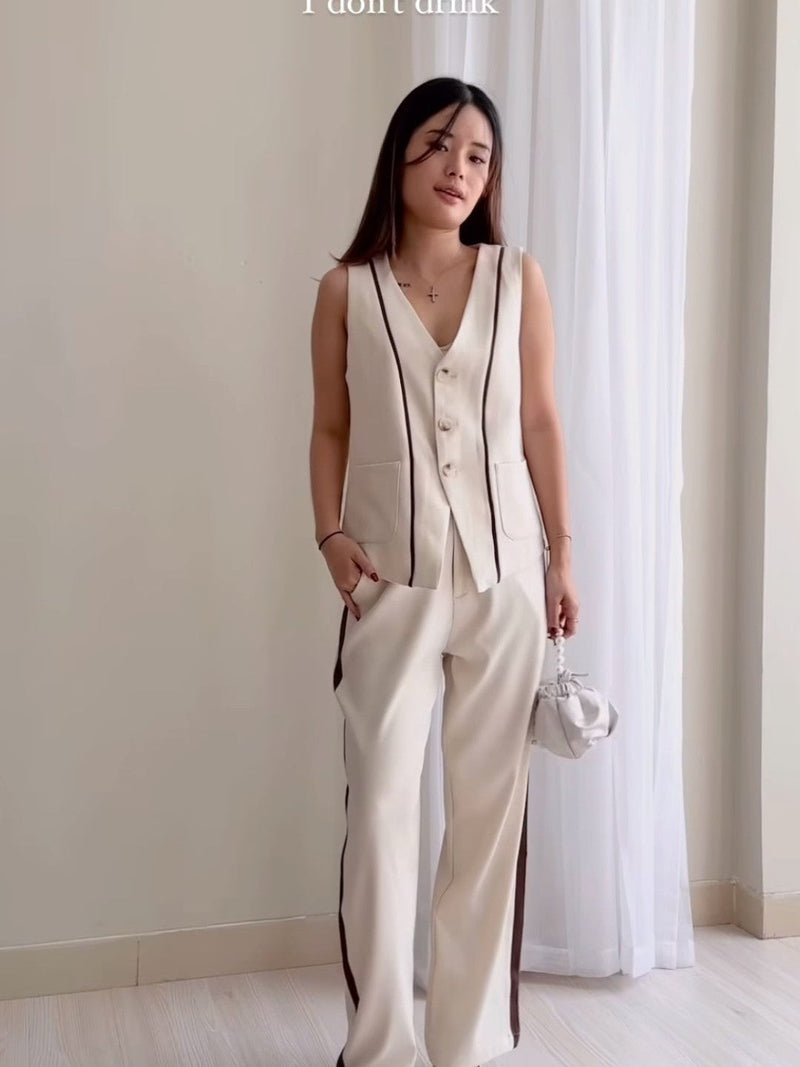 Effortlessly Elegant Pants with a Timeless Design