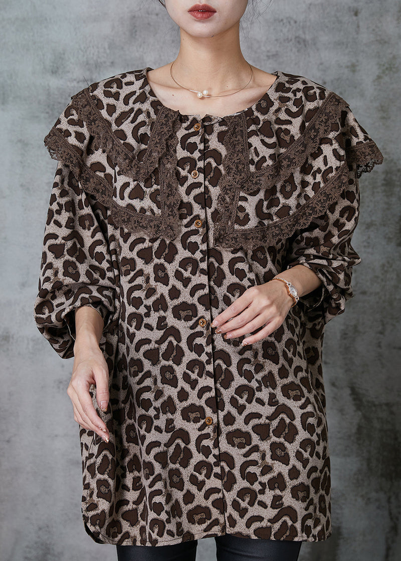 Classic Vintage Blouse with a Flattering Fit