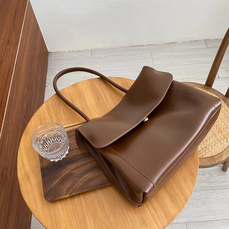Sophisticated Bag with a Clean Classic Look