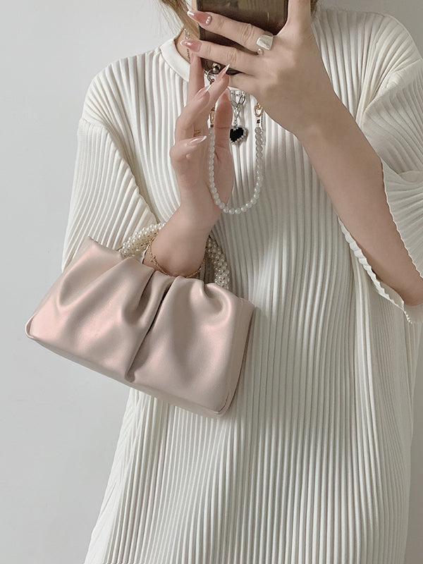 Well Tailored Bag with a Graceful Silhouette