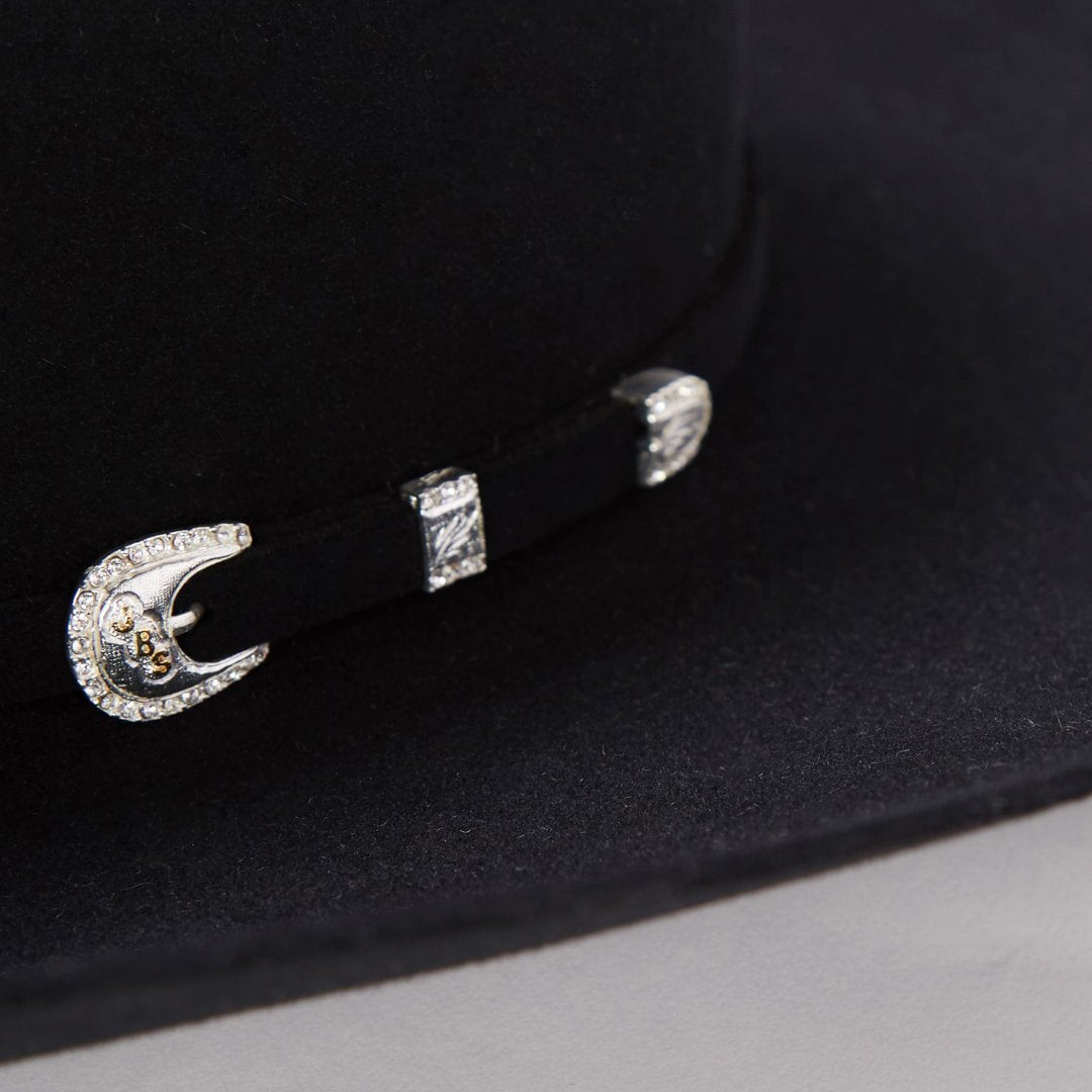 Well Tailored Garment with a Graceful Silhouette