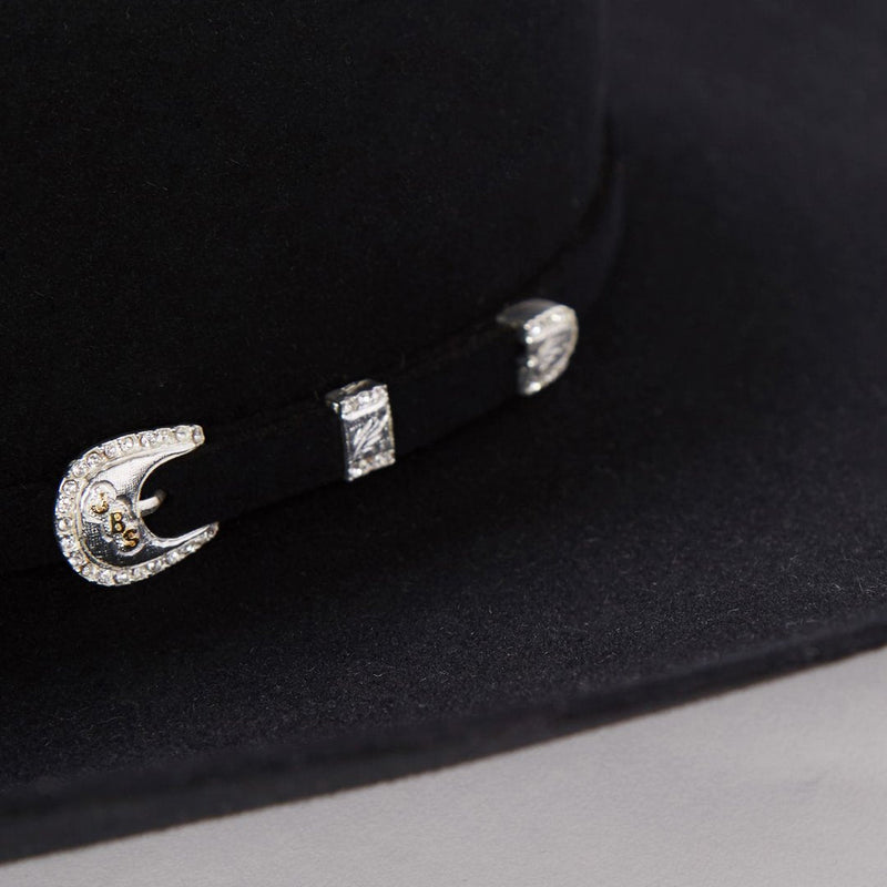 Well Tailored Garment with a Graceful Silhouette